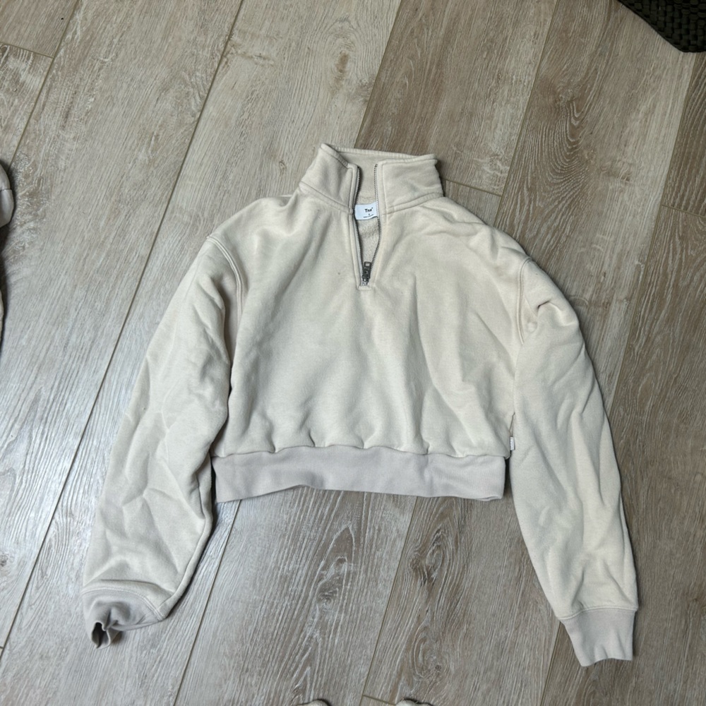 Aritzia TNA cropped quarter Zip in tan/cream sz S